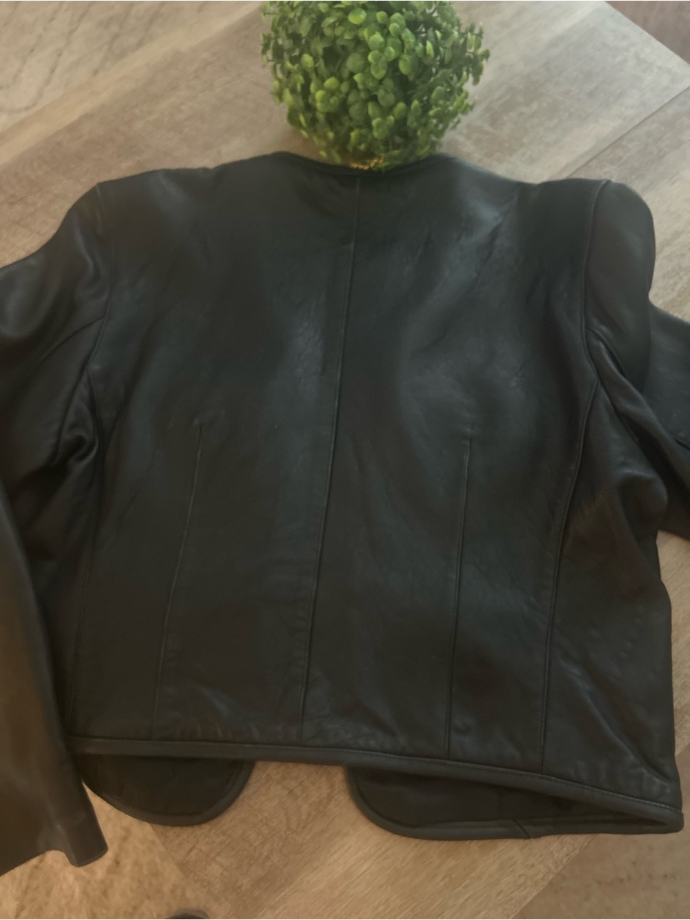 Elegant Black Leather Jacket - Picture 7 of 8
